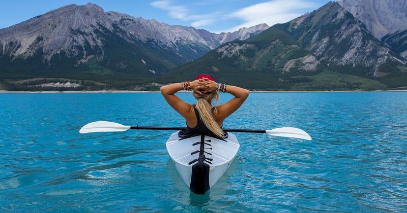 Kayak en eaux vives : le guide complet pour débuter en toute sécurité