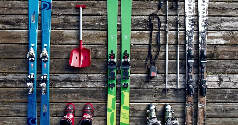Quel est l'équipement indispensable pour une randonnée en montagne ? La réponse en une phrase
